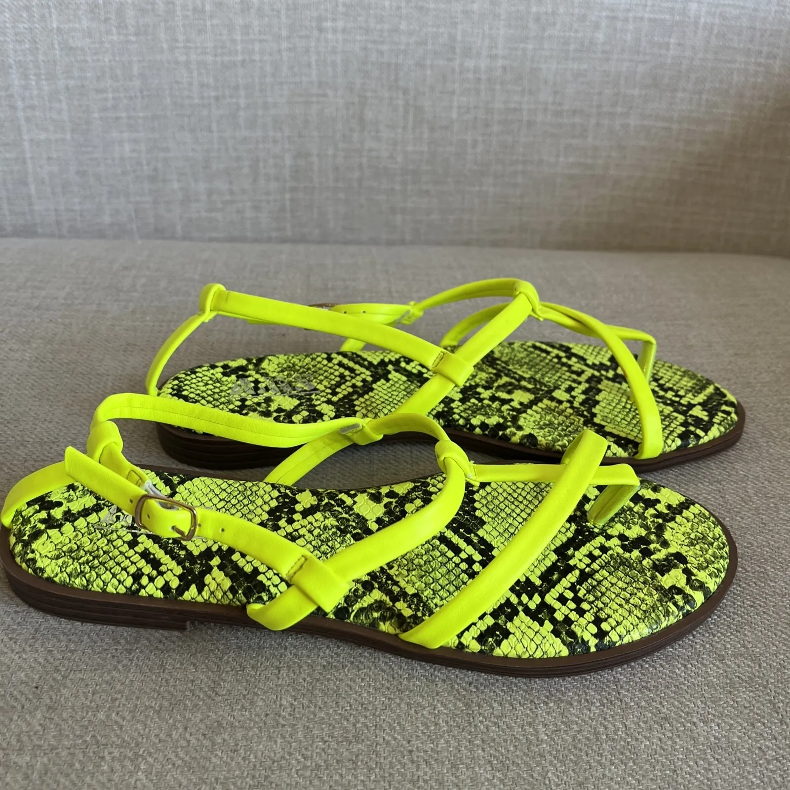 AMS Size 6 Cheer Neon Yellow Snakeskin Ankle Strap Sandals - Image 3