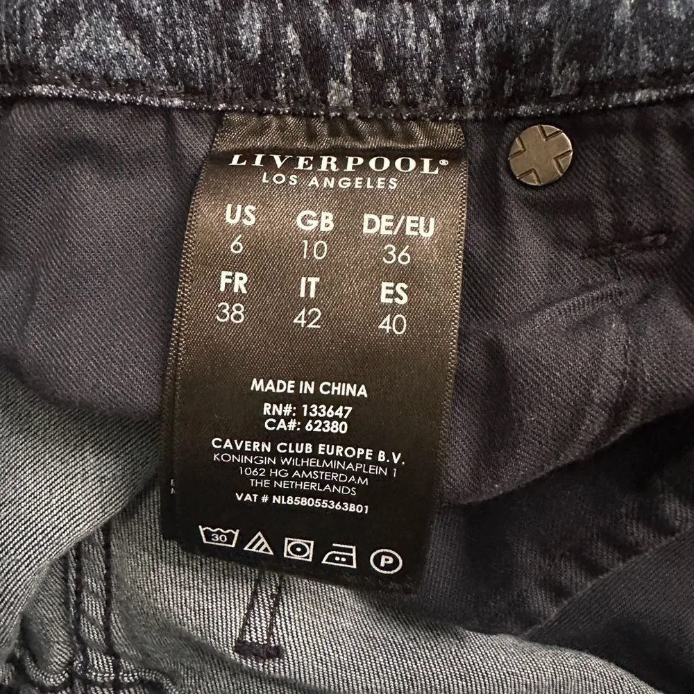 Liverpool Los Angeles “the skinny” Jean in blue Aztec print - size 6/28 - Image 5