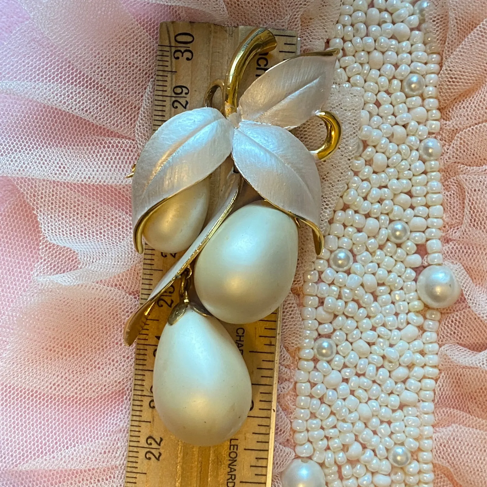Chic Vintage PARK LANE Gold Tone Faux Pearl Dangle Brooch Statement Pin - Image 4