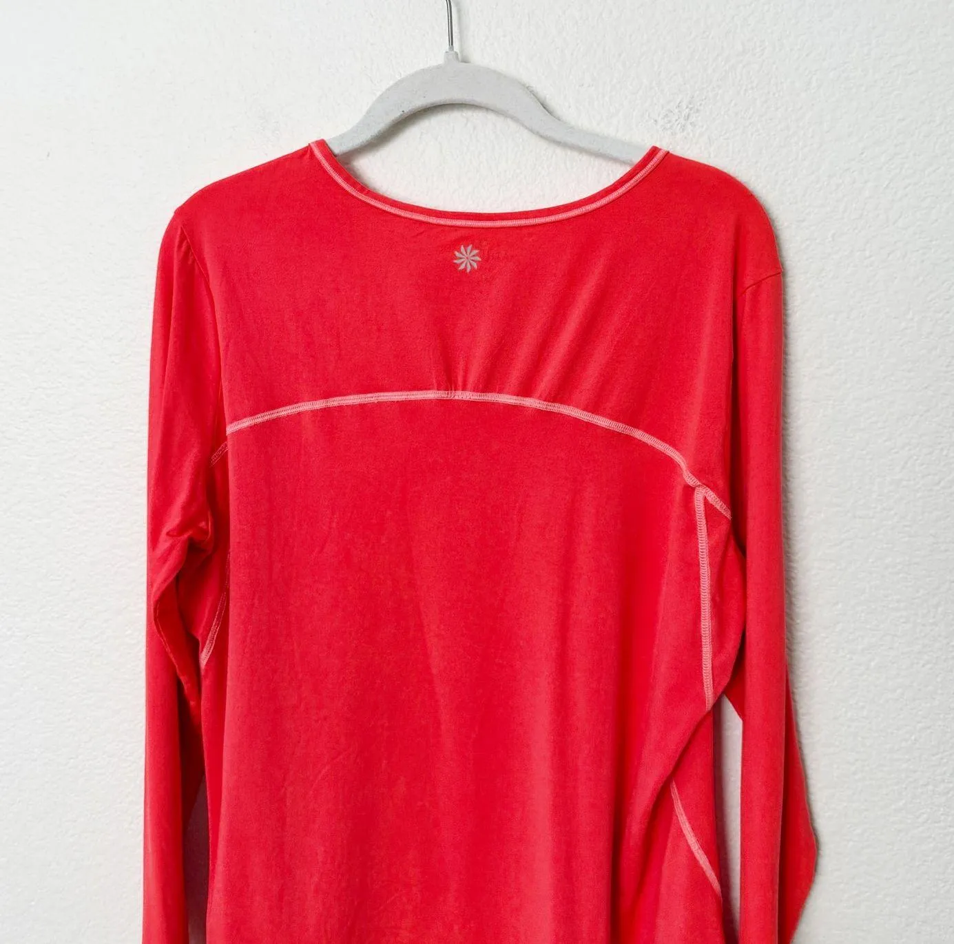 [Athleta] Neon Coral Pink Scoop Neck Long Sleeve Workout Top Thumbholes Size XL - Image 4