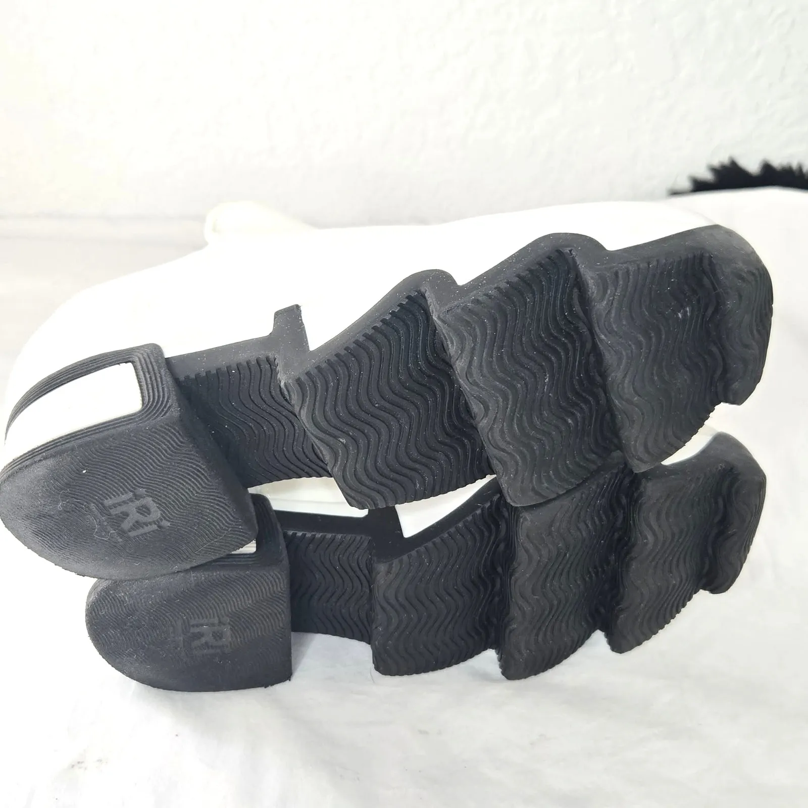 iRi Wes I White Low Top Sneaker Size 38EU US8 Vegan Leather Neoprene - Image 5