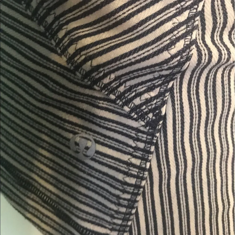 Lululemon Forme Jacket ll sz4 - Image 5