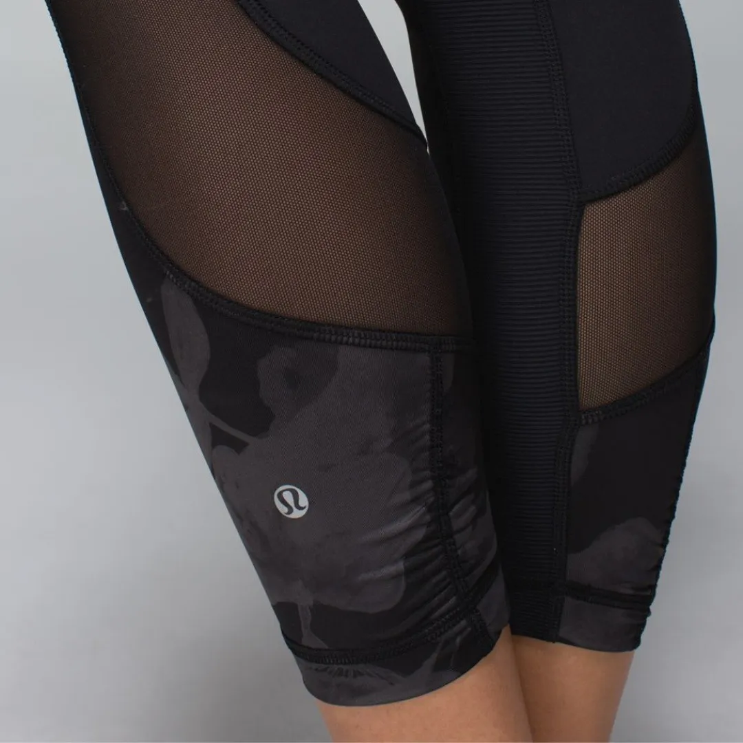 Lululemon | Seek the Heat Floral Mesh Cropped Leggings in Inky Floral Soot Black - Image 4
