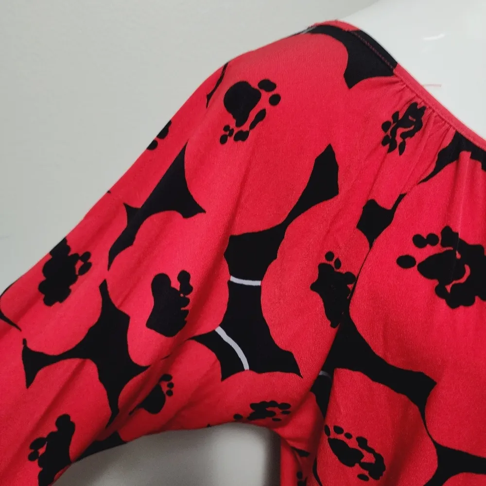 NY&CO Red & Black Poppy Floral ¾ Sleeve Jersey Knit Blouse Size Medium - Image 2