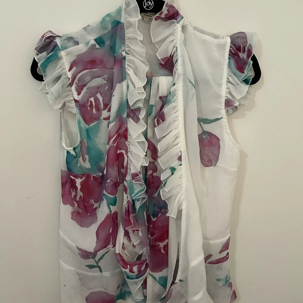 Arianne Ruffled Puff Sleeve Blouse in White and Purple Size undefined - Image 2