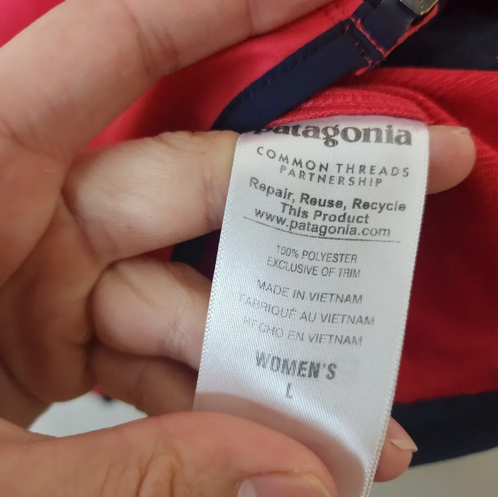 Patagonia red soft shell with blue trim hooded size L - Image 5