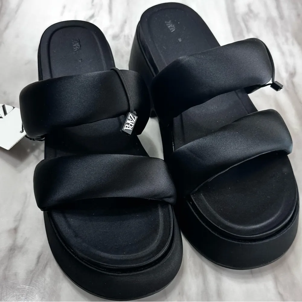 Black padded strap platform - Image 2