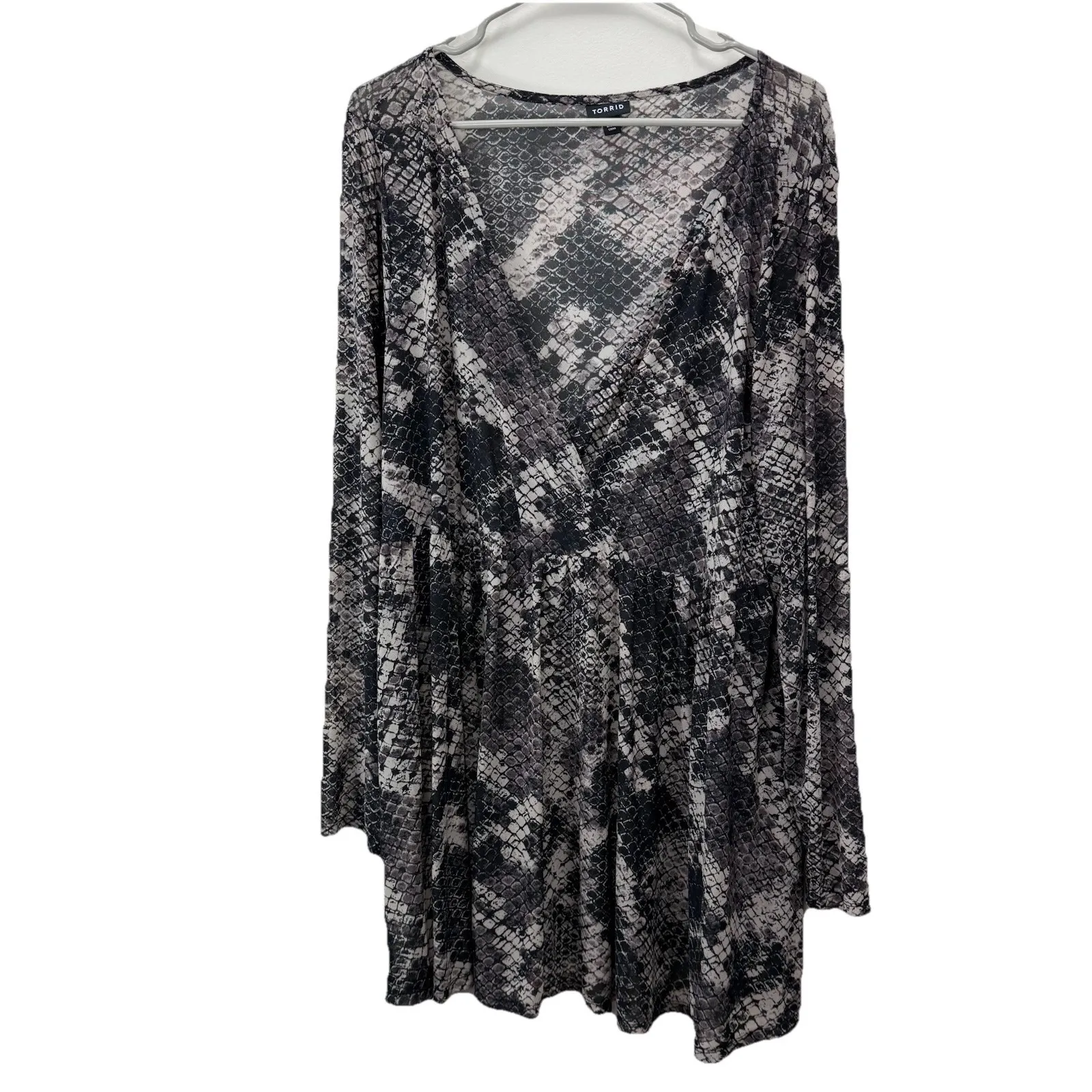 Torrid Snakeskin Babydoll Stretch Knit Mesh Surplice Pullover‎ Top Size 3X - Image 5