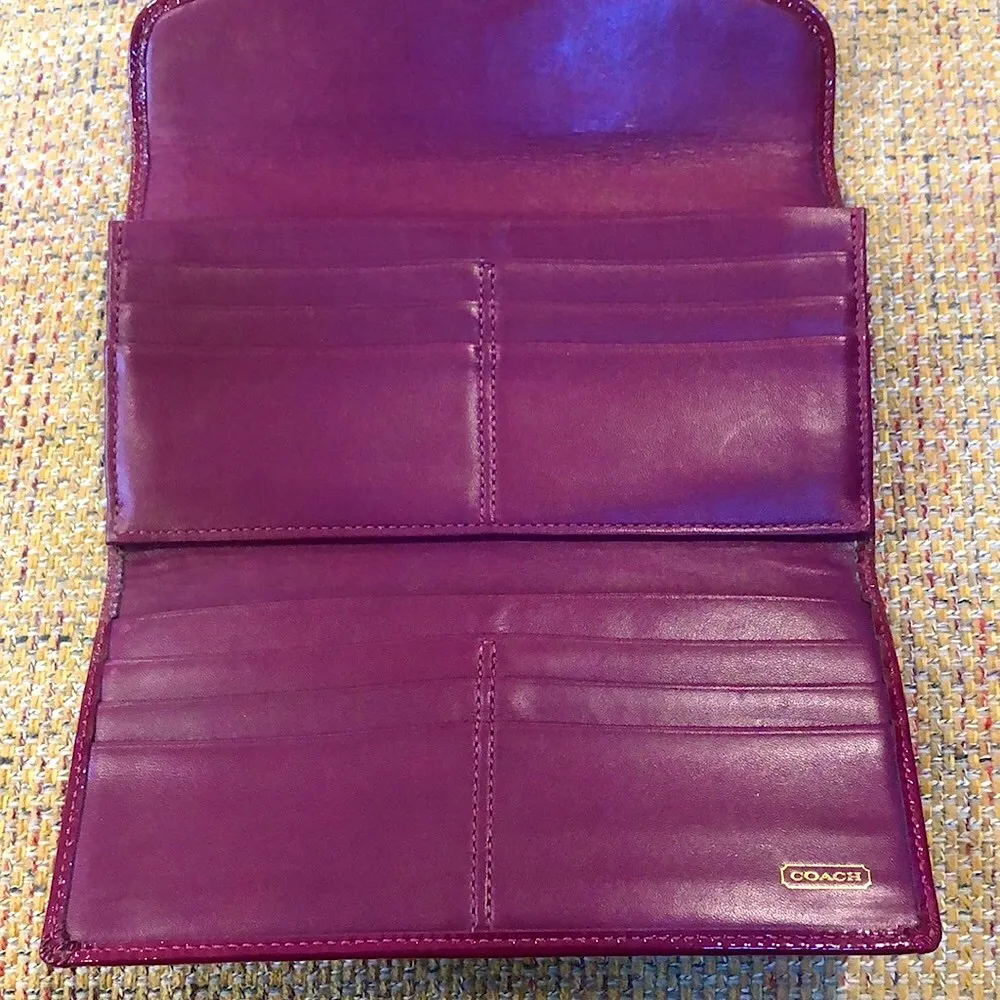 COACH Legacy Signature Slim Turn Lock Crossbody Ready Trifold Wallet Violet Trim - Image 8