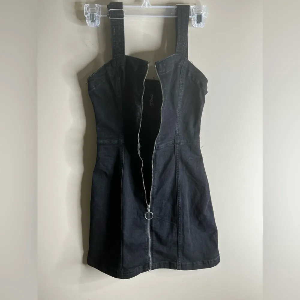 Divided black zip front jumper size 0 - Image 3