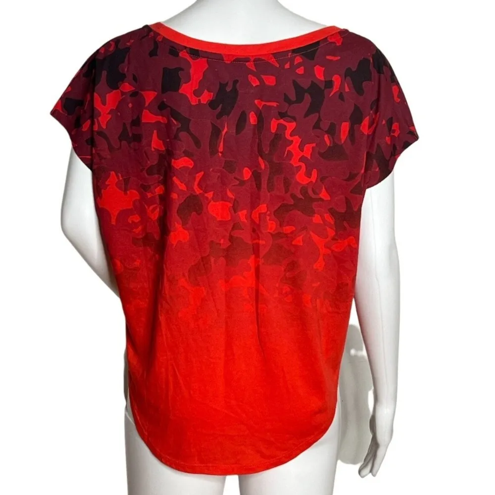 Nike Shirt Women Small The Nike Tee Red Ombre Camo Print Cap Sleeve Athletic Cut - Image 3