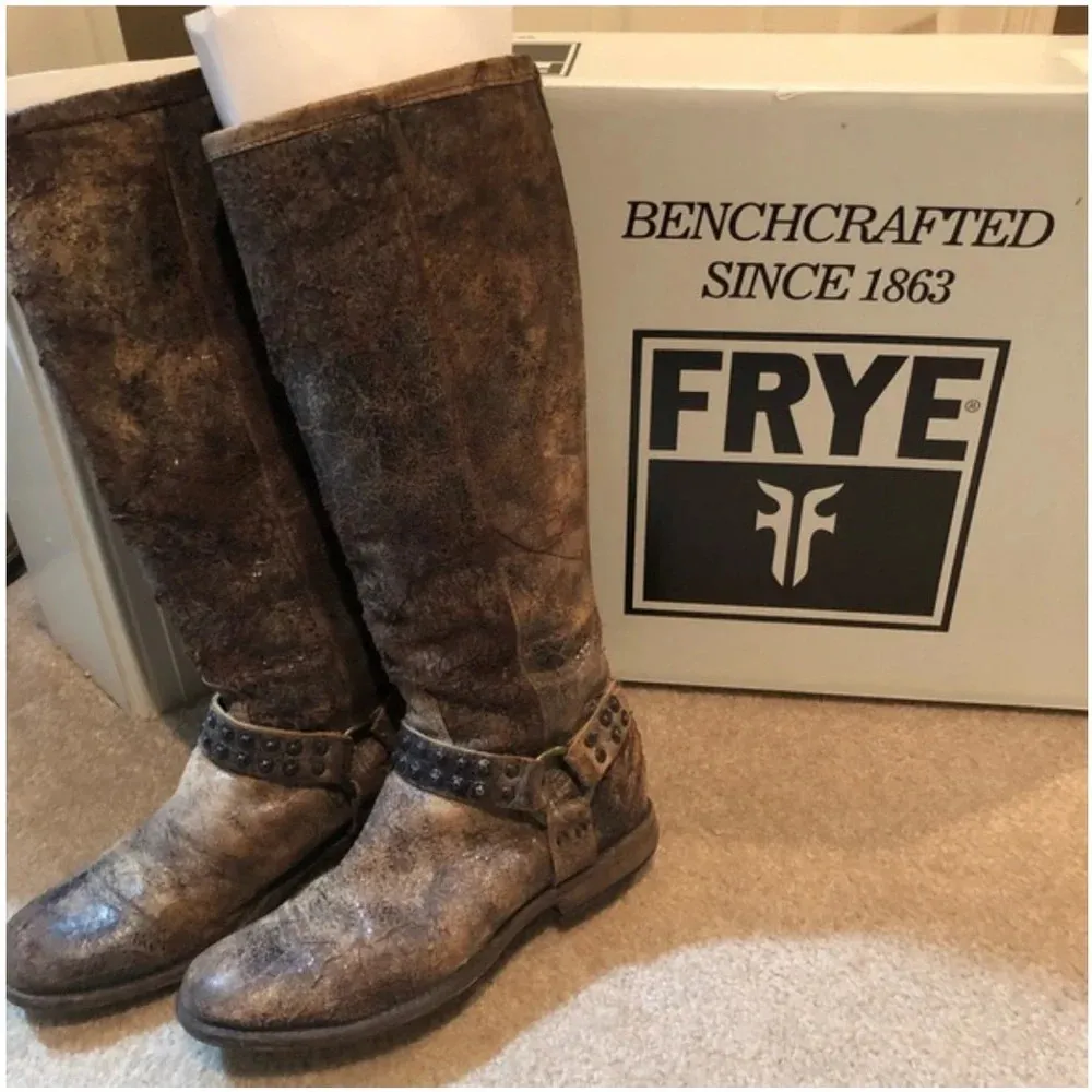 Frye signature studded harness rustic brown leather boots size 6 - Image 14