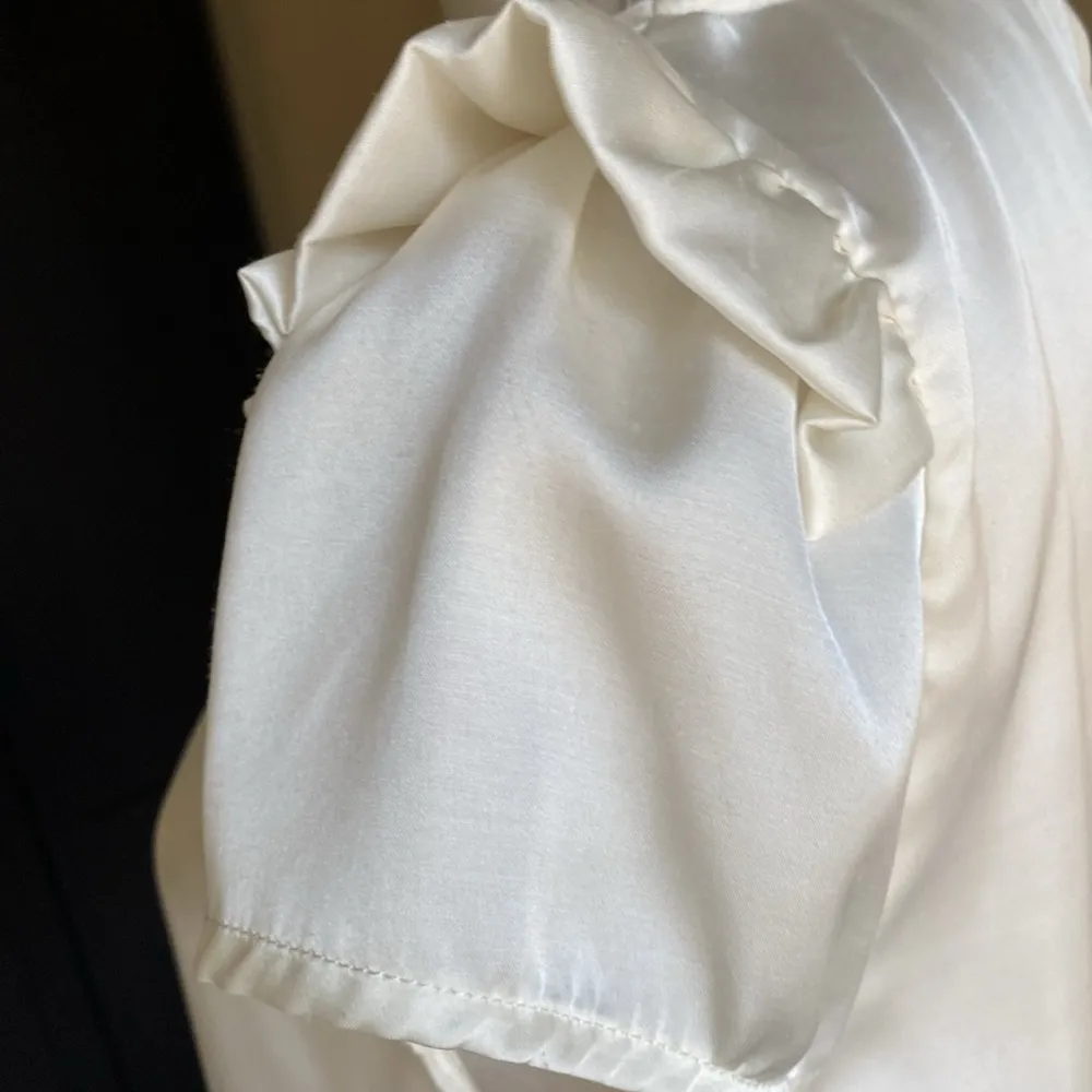 Cream satin like preppy croquette top medium - Image 7