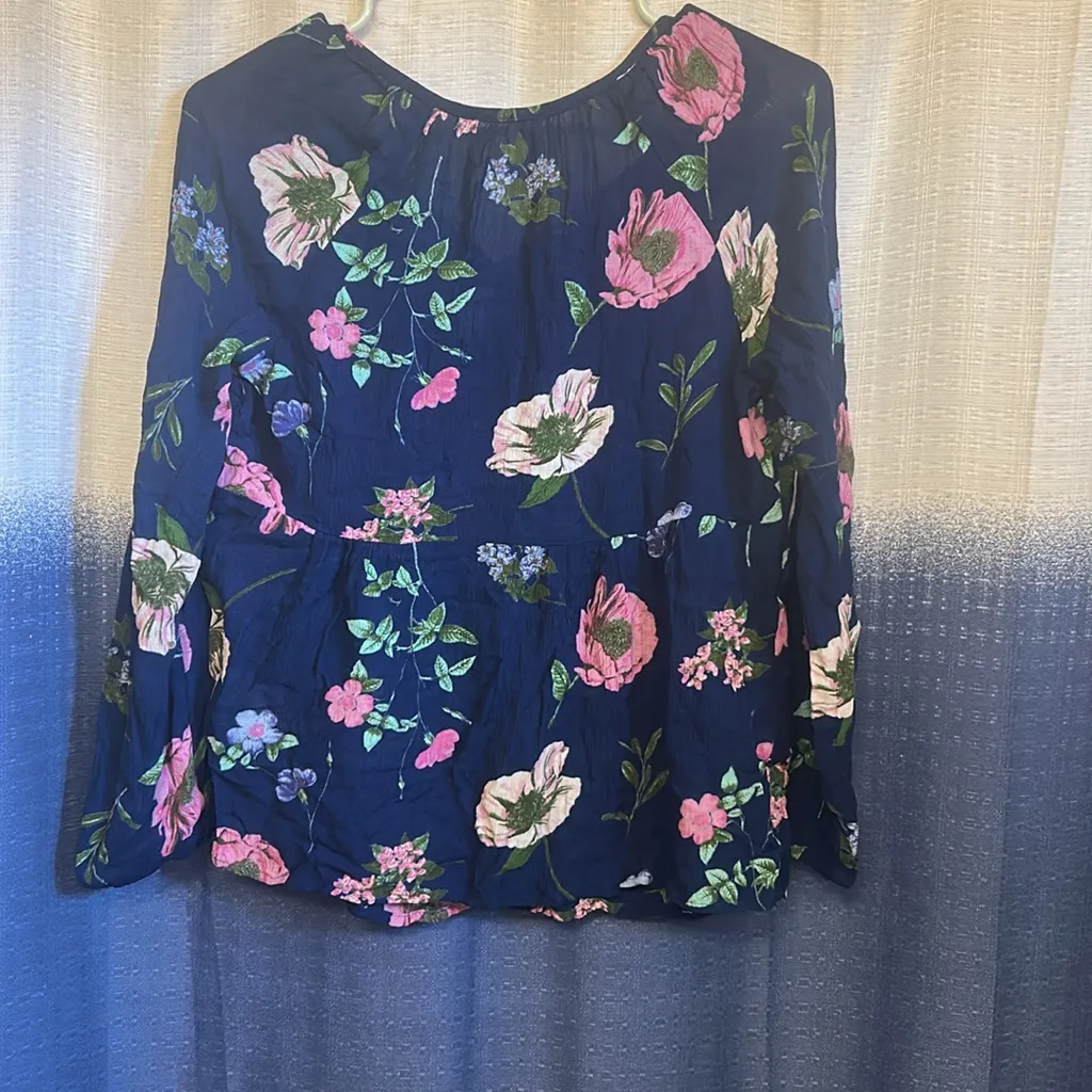Old Navy  Navy Floral Blouse - Image 4