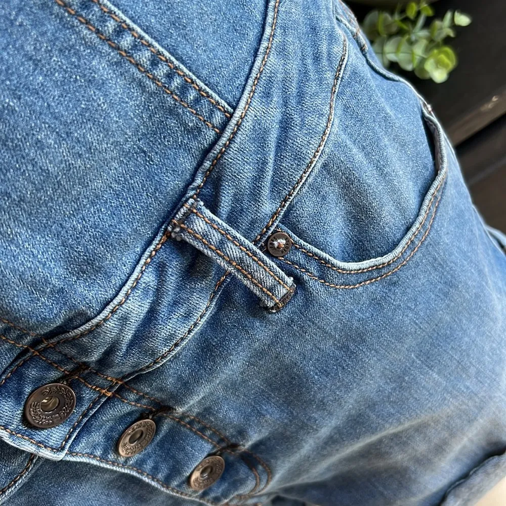 FREE PEOPLE Button-Front Denim Shortall Overalls Size 31 - Image 7