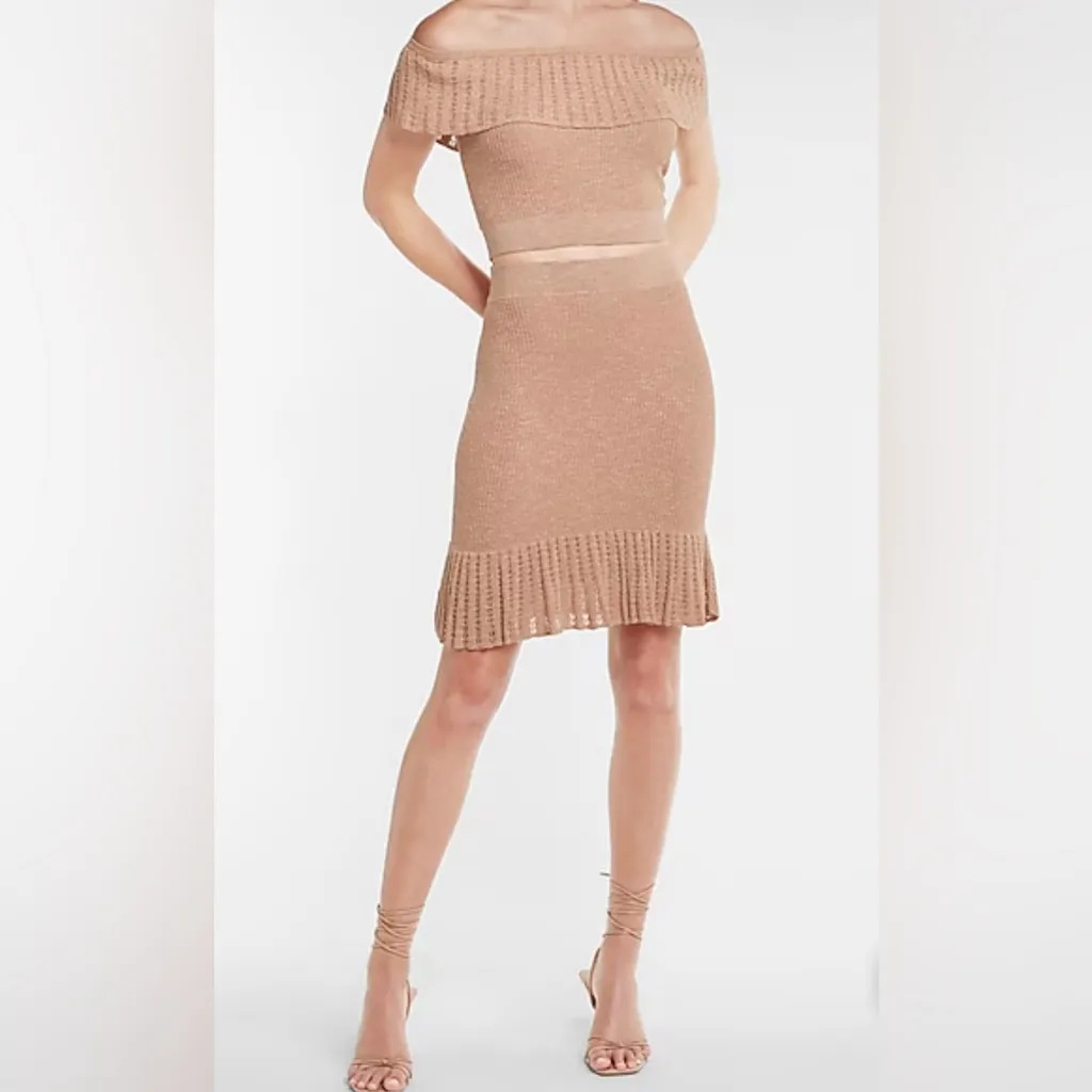 Summer Metallic Ribbed Off The Shoulder
Cropped Sweater- Matching Skirt XL - Image 2