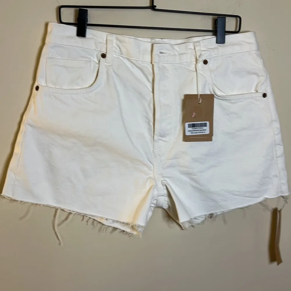 Reformation Charlie High Rise Jean Short in Vintage White - Image 10