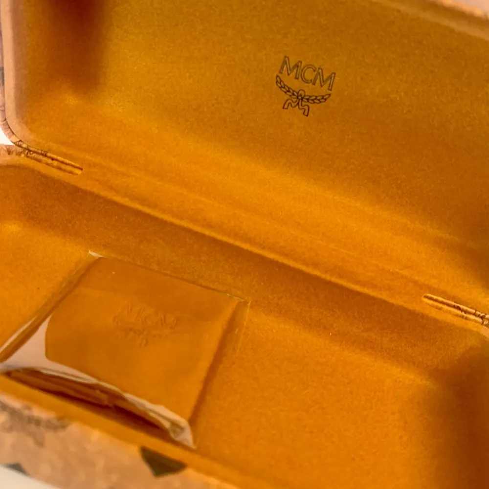MCM hard Sunglasses case with Cleaning cloth New - Image 7