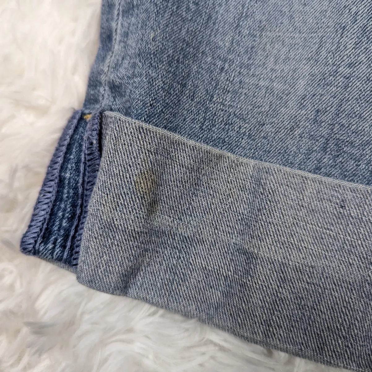 Y2K Seven7 Lightly Distressed Lightwash Cuffed Capri Style Jeans Size 8 - Image 11