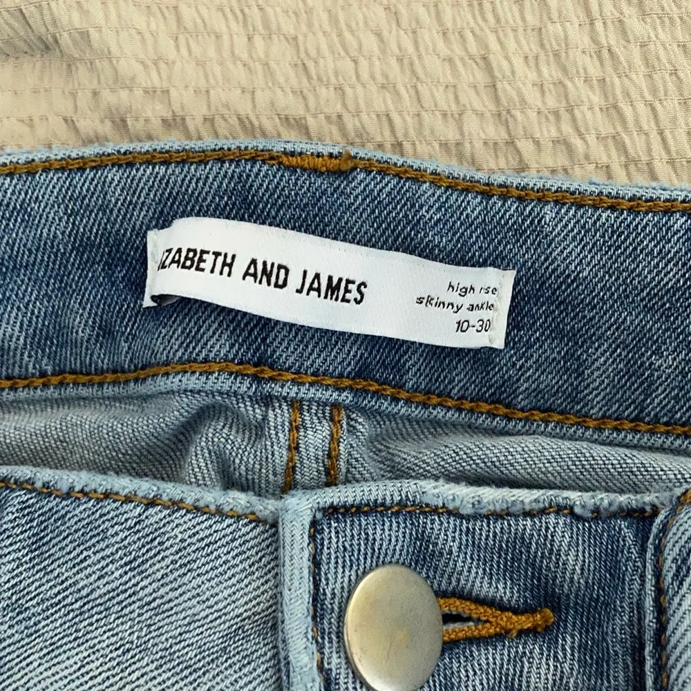 Women’s Elizabeth and James Light Wash Distressed High Rise Skinny Ankle Jeans - Image 5