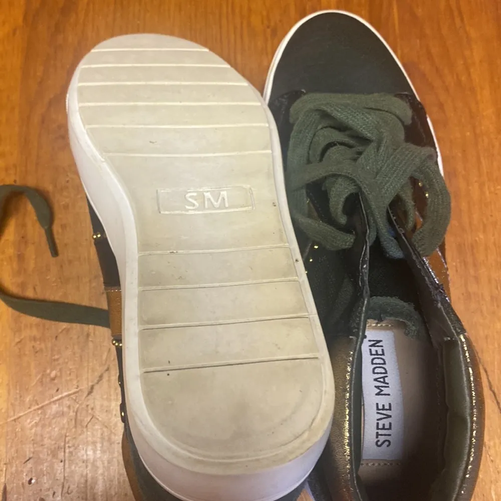 Green camo hightops by Steve Madden - Image 3