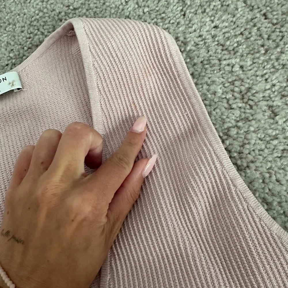 Babaton Sculpt Knit Deep V Tank Aritzia - Image 4