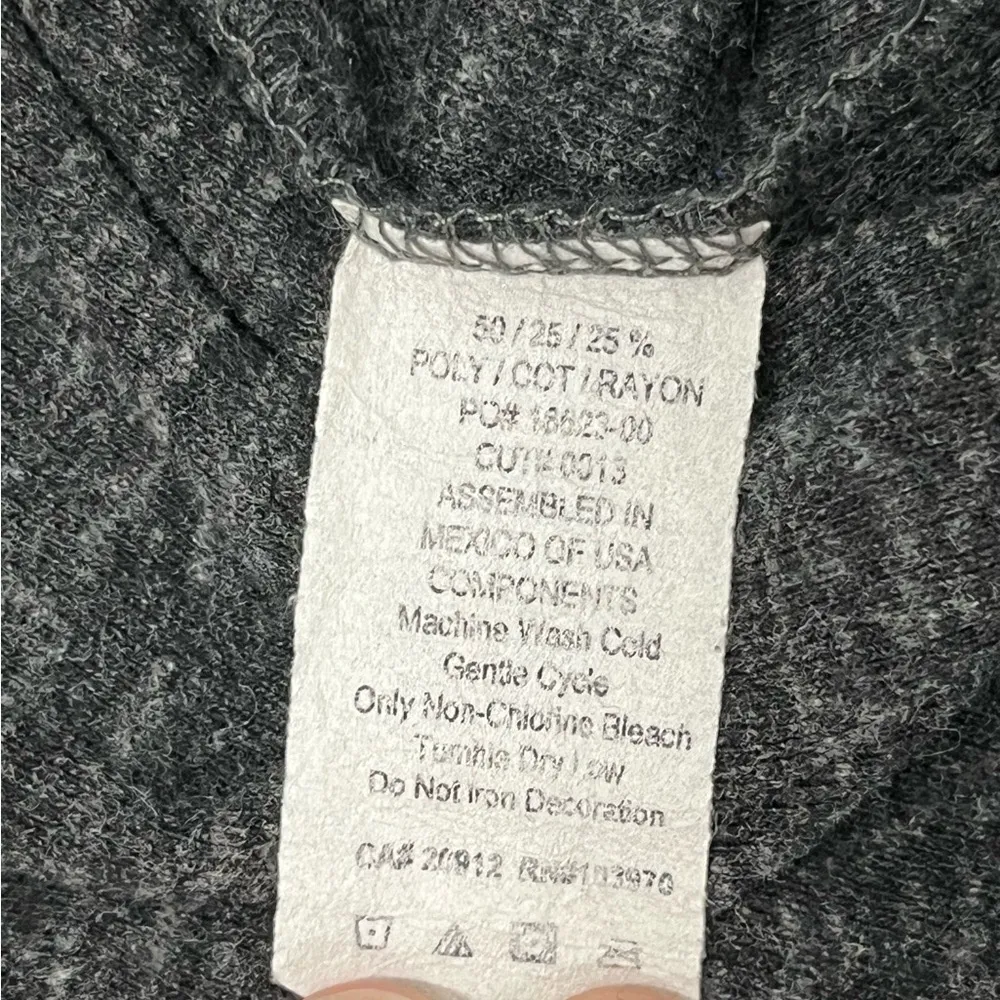 Obey Awareness Women’s 2011 Keep A Breast Crop Long Sleeve T Shirt‎ Size Medium - Image 7