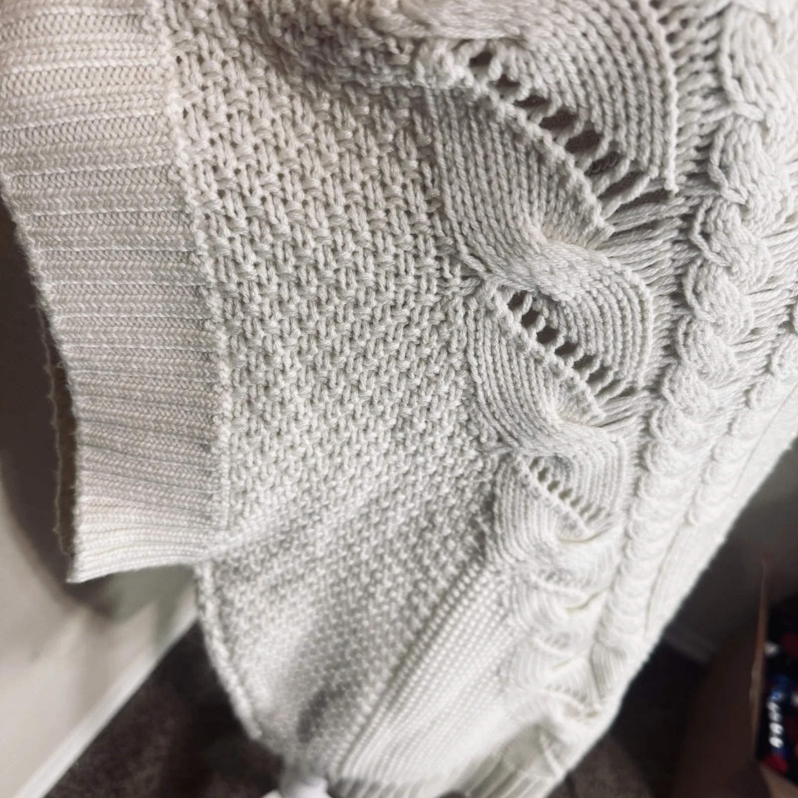 Trina Turk 100% merino wool Cream cowl neck boxy sweater Sz L cable knit - Image 5