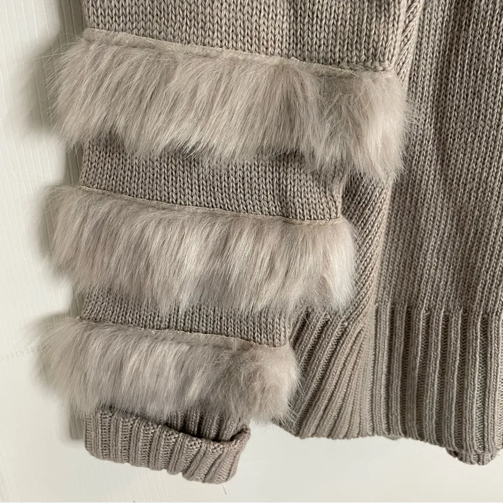 Cliché Cozy Beige Turtleneck Sweater Sleeves faux Fur Size XS cabin core chic Tan - Image 2