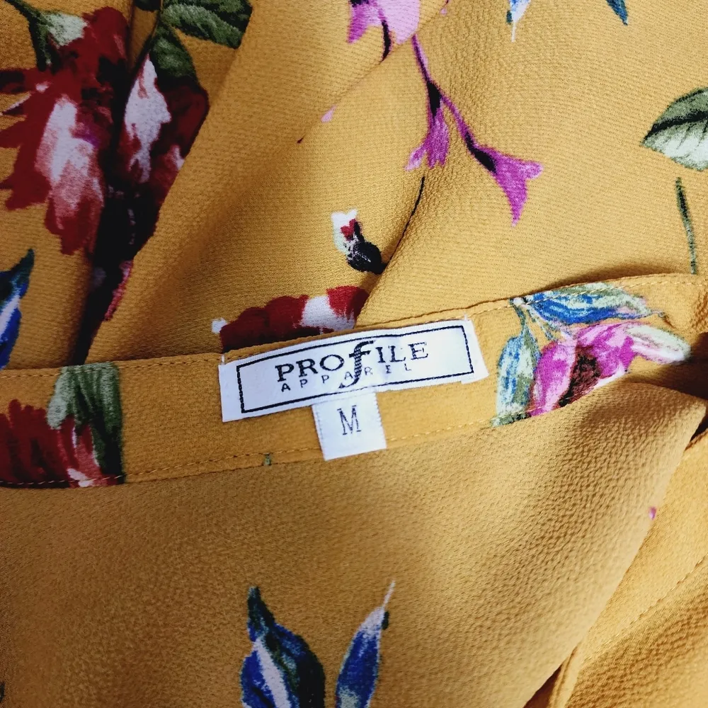 Profile Apparel Mustard Floral Split Neck ¾ Sleeve Blouse Size Medium - Image 5