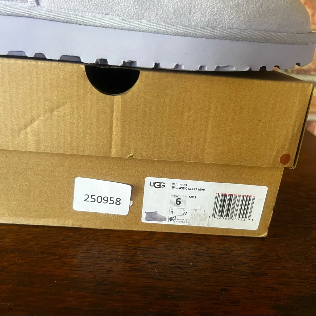 UGG Classic Ultra Mini Women's Boot Size 6 #329A - Image 8