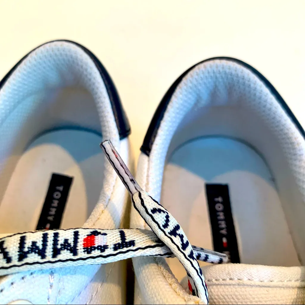 Tommy Hilfiger Fantim canvas lace up sneaker with logo laces Size 6.5 - Image 11