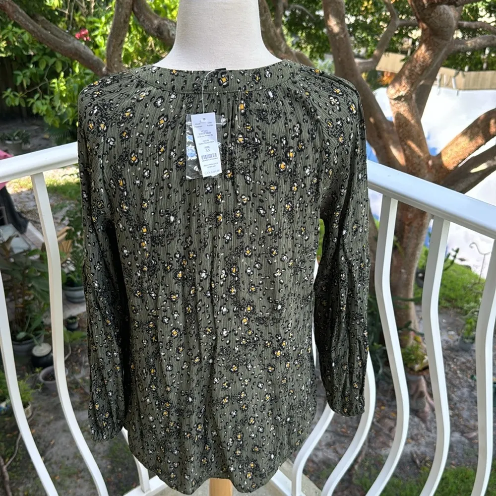 White House Black Market blouse size xs - Image 2