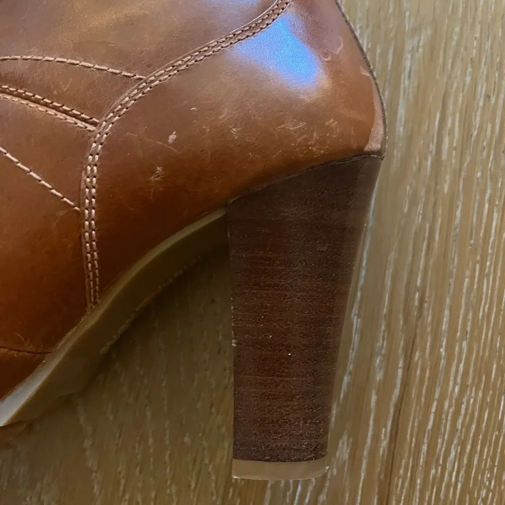 Gently worn Michael Kors lace up heeled boots size 9M upper leather - Image 9