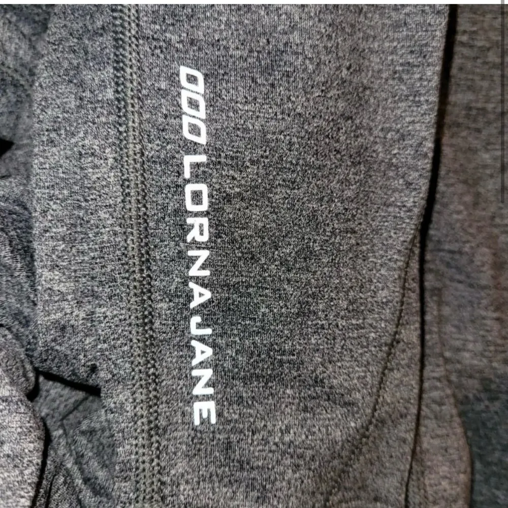 Lorna Jane long sleeve - Image 3