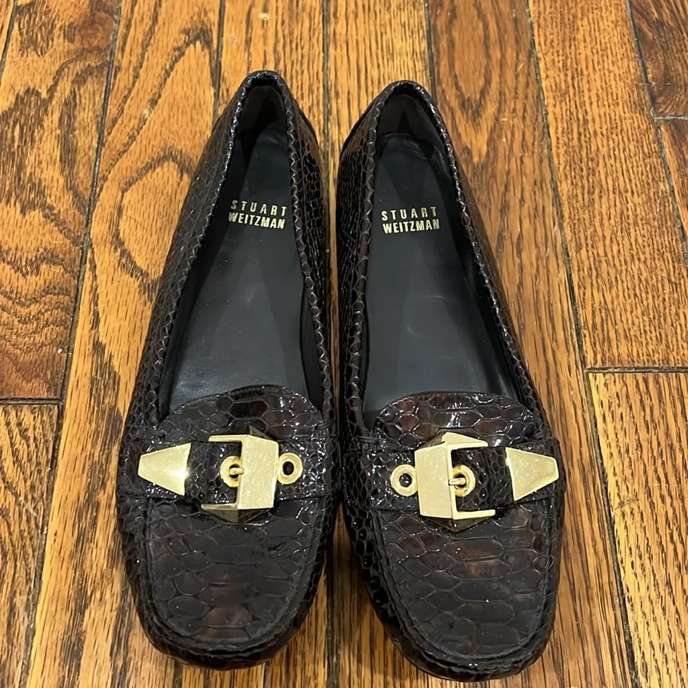 STUART WEITZMAN Crocodile Patent Leather Gold Mary Jane Buckle Flats Size 7M - Image 4