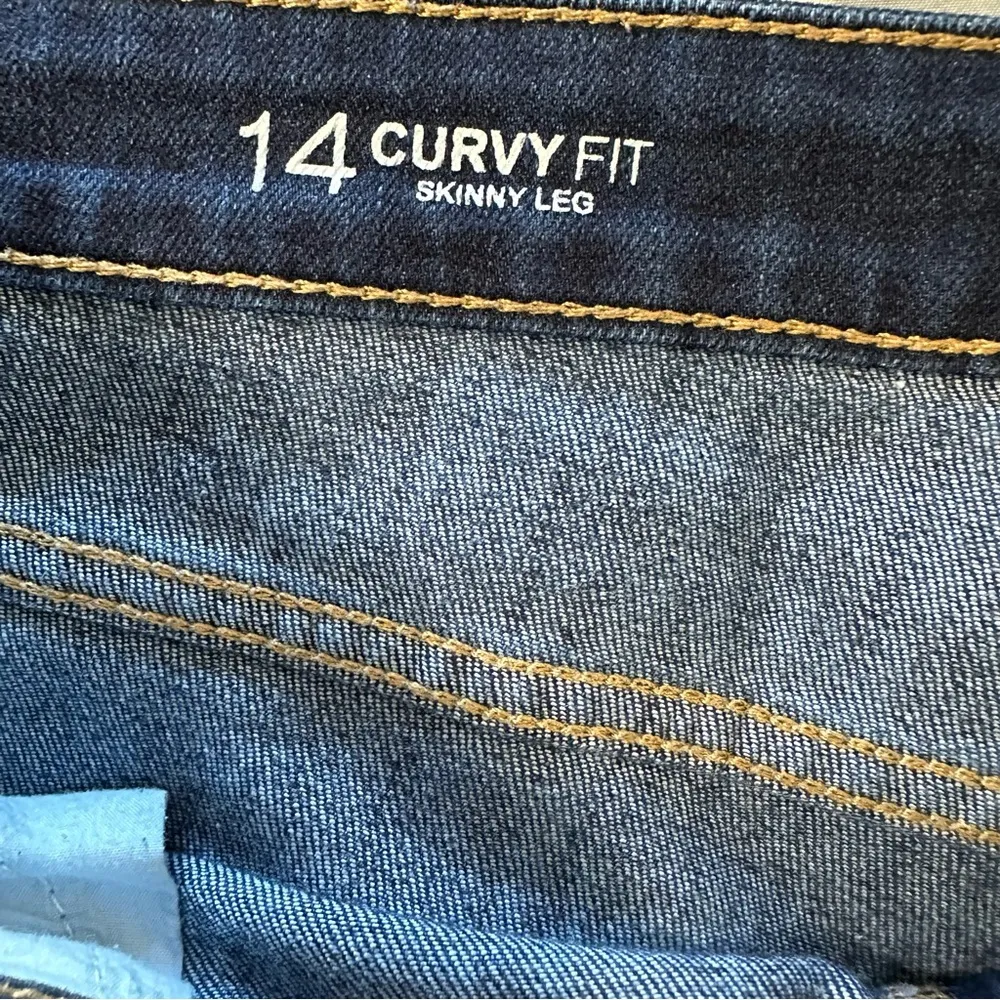 Liz Clairborne women's size 14 curvy fit, skinny leg - Image 3