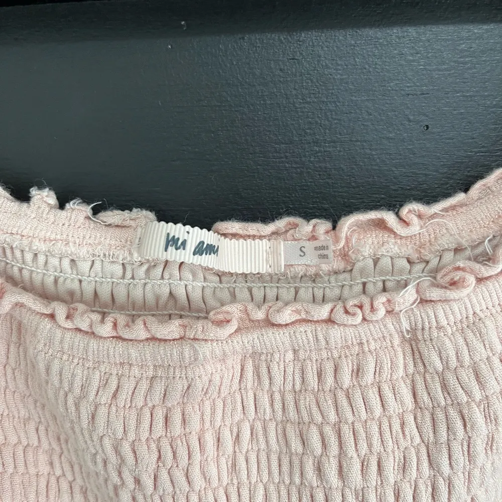 MI AMI Light Pink One Piece Off Shoulder Ruched Shorts Romper Women’s Sz S EUC - Image 3