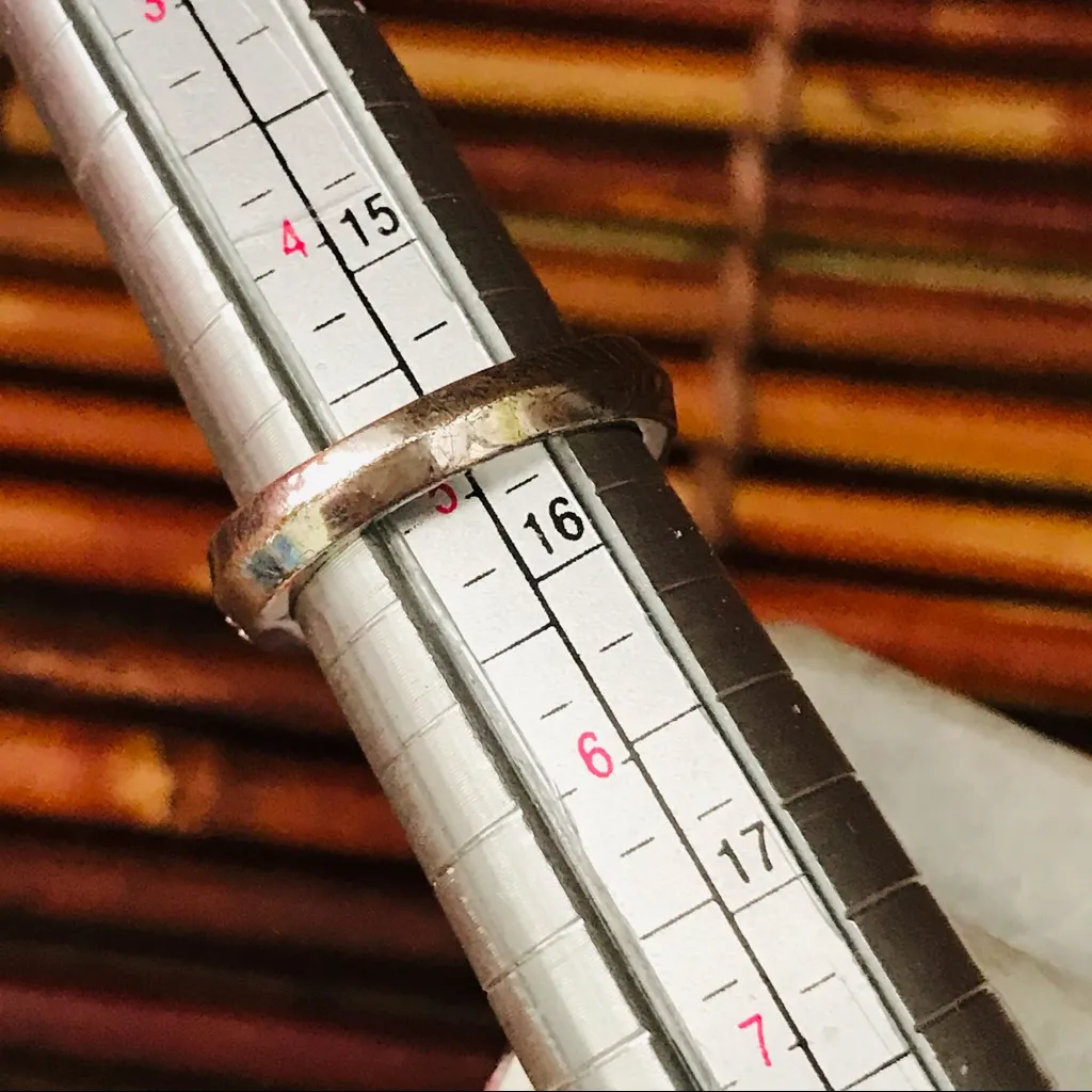 Premier Designs Round Crystal Ring Size 5 - Image 5