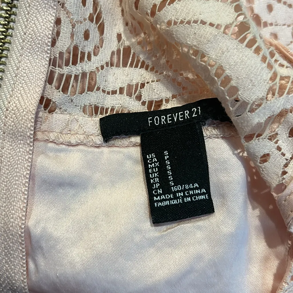 3/$15 FOREVER 21 lacy peplum tank - Image 4