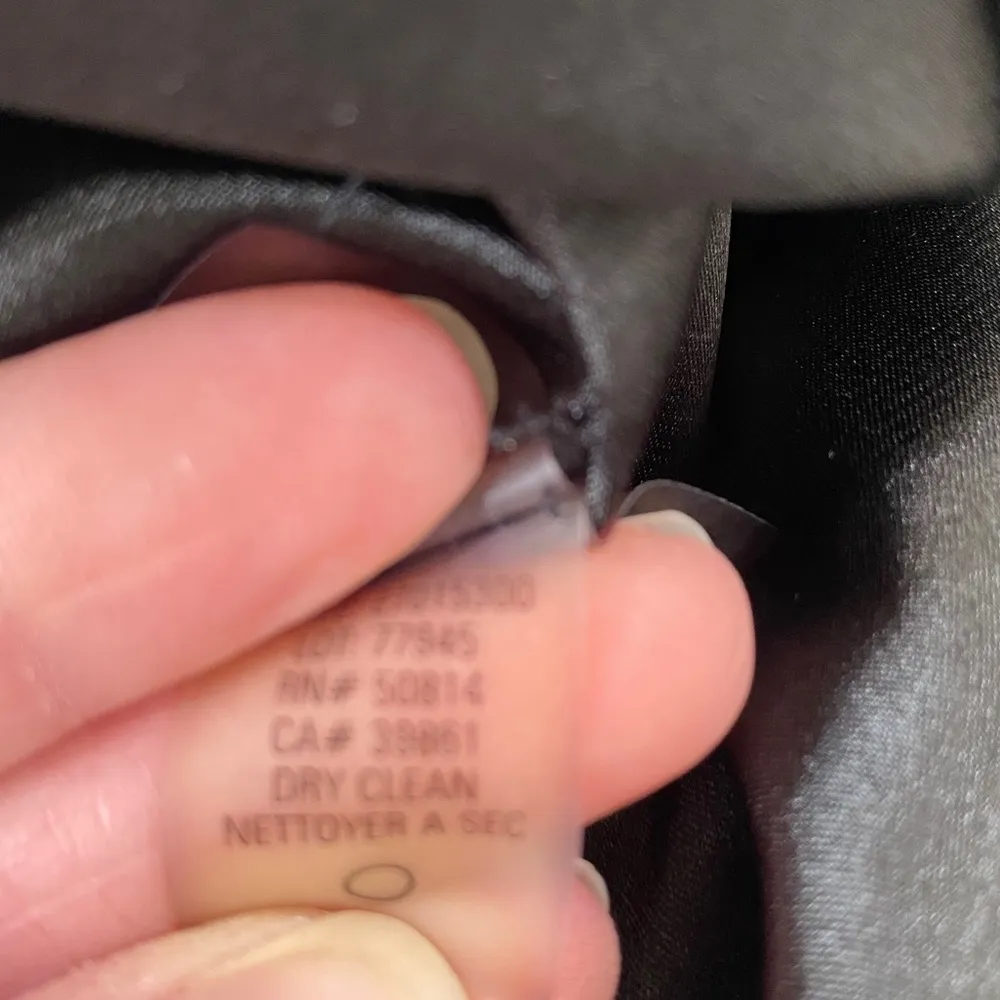 Elie Tahari women's size 10 black pencil skirt fully lined with back zipper - Image 9