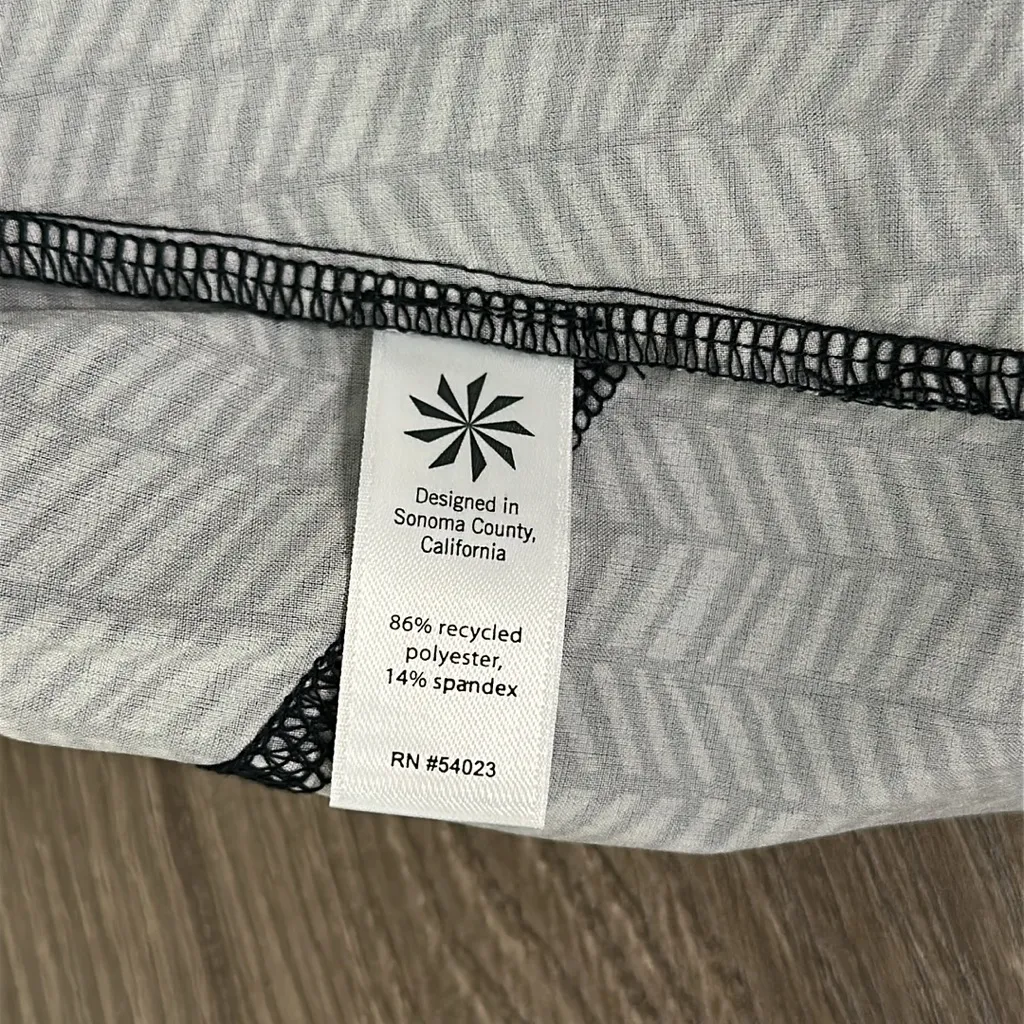 Athleta Lightweight Active Casual Beach‎ Shorts Black White Size Large - Image 9