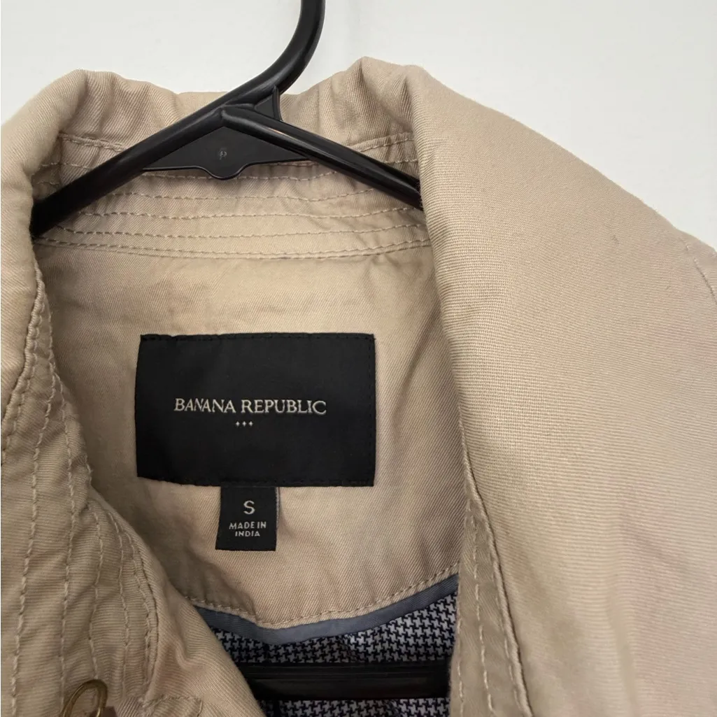 Banana Republic Adorable Women's Beige Trench Coat - Image 2