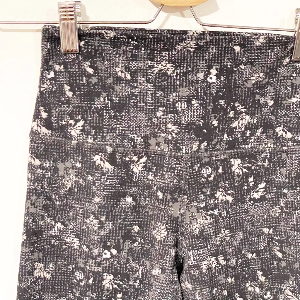 Lululemon Size 4 Align Crop 18" Equalized Multi Printed‎ Cropped Leggings - Image 3