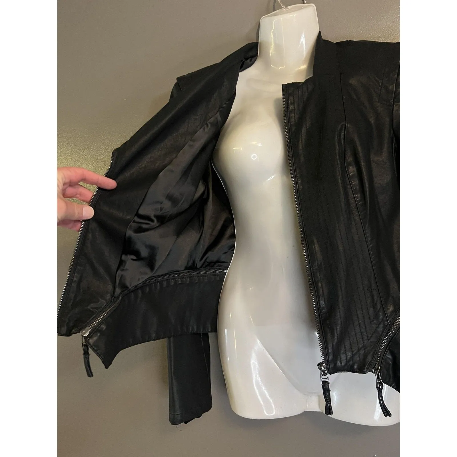BLANK NYC Moto Jacket Womens Medium Black Faux Leather Asymmetrical Zip Biker - Image 8