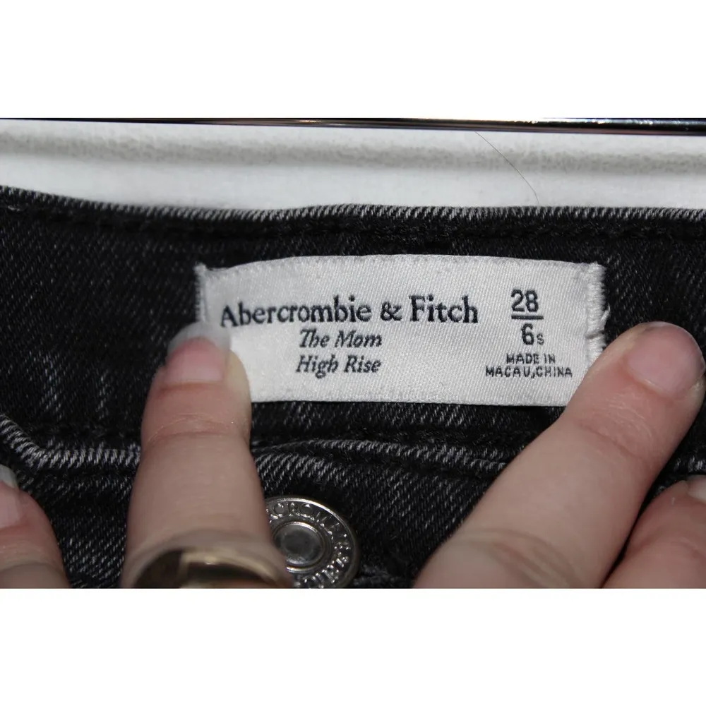 Womens Abercrombie & Fitch The Mom High Rise Black Denim Ankle Jeans Size 28 / 6 - Image 3