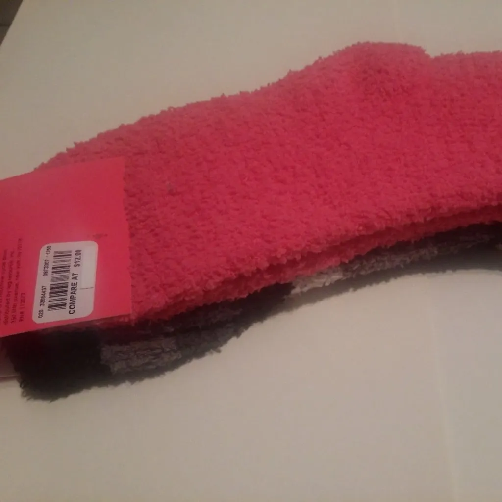 🆕BETSEY JOHNSON WOMEN'S SOFT COZY SLIPPER 2 PAIRS SOCKS SIZE 9-11 NWT - Image 3