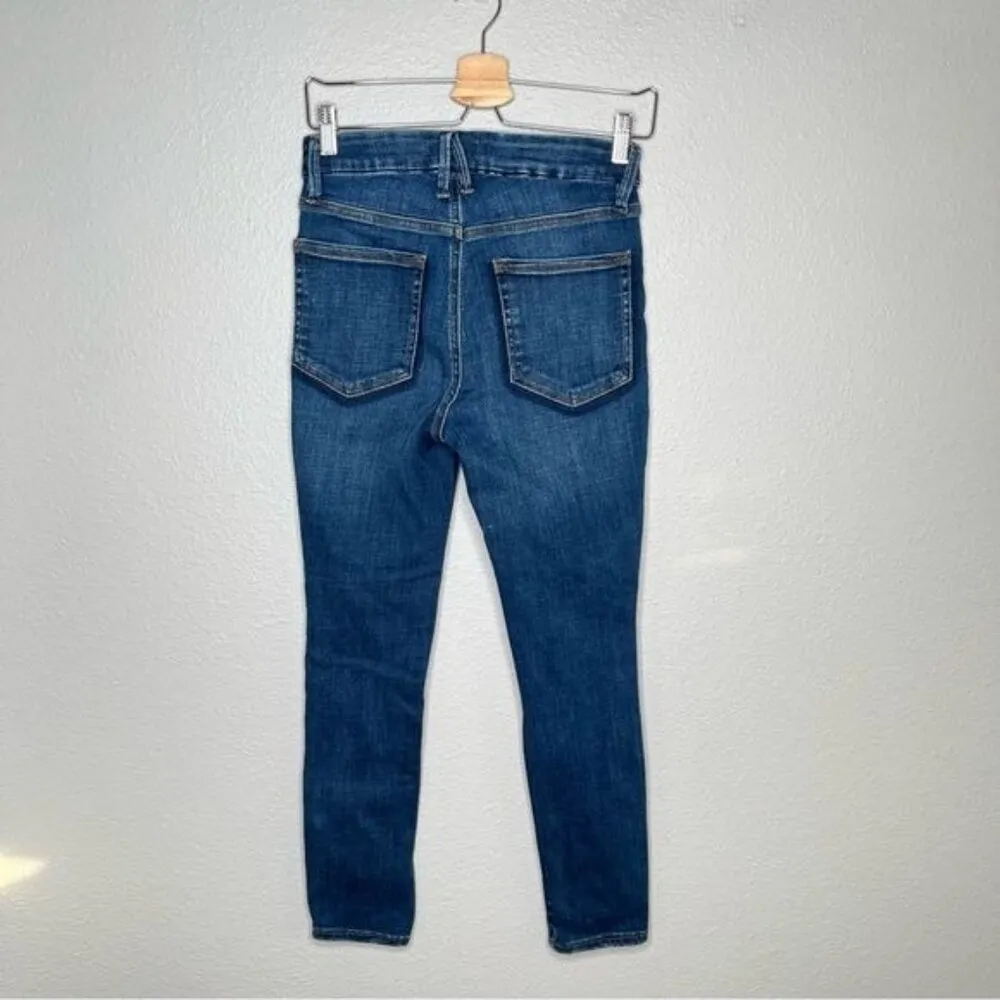 Good American good legs crop medium wash distressed skinny jeans size 2/26 - Image 2