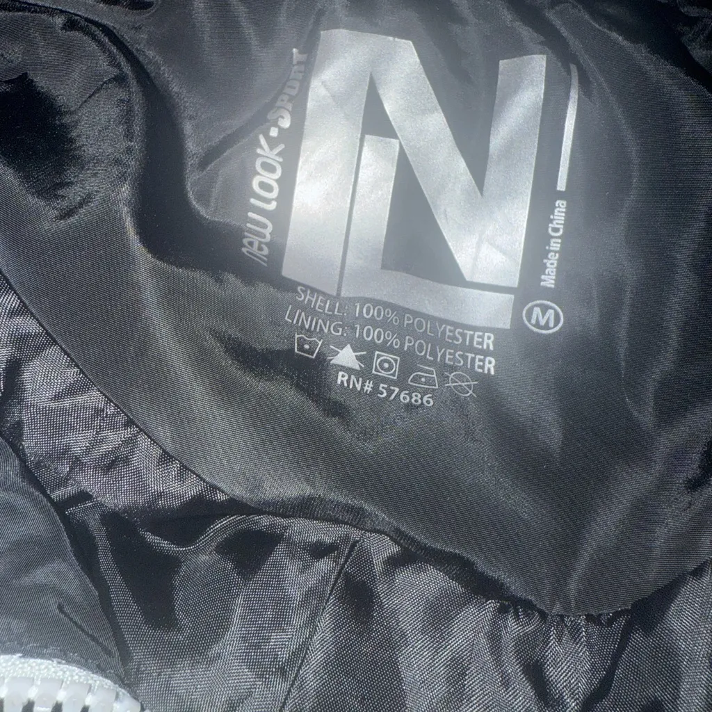 New Look Sport Black Neon Snake Print Cropped Windbreaker – M - Image 7