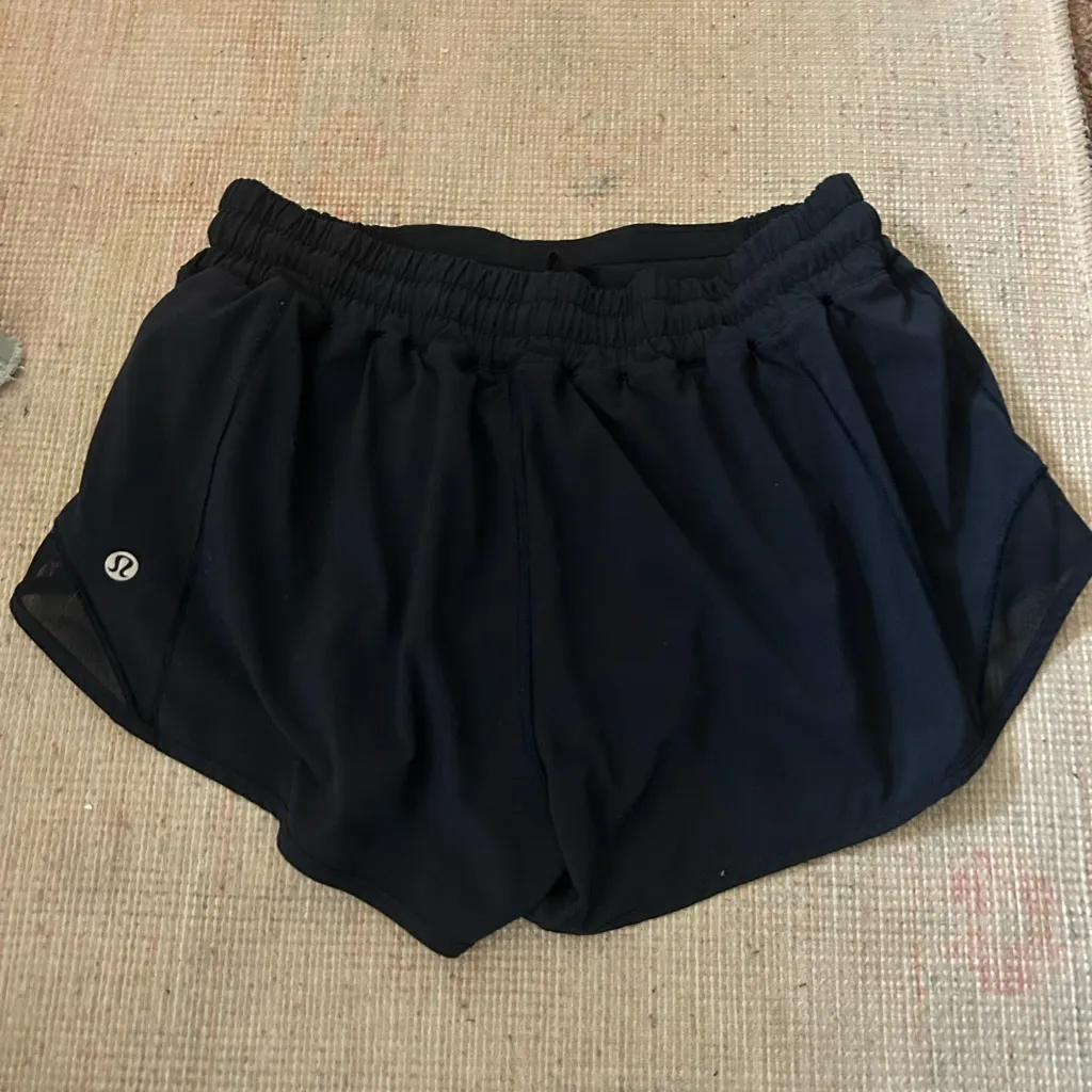 Lululemon Hotty Hot 2.5 inch Shorts Size 8 navy  - Image 2